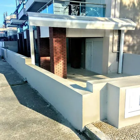 Vakantiehuis χαλκιδικη 10μ. μπροστα στη θαλασσα του πολυχρονου