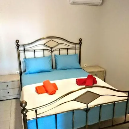 Vakantiehuis χαλκιδικη 10μ. μπροστα στη θαλασσα του πολυχρονου