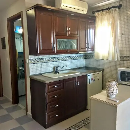 Vakantiehuis χαλκιδικη 10μ. μπροστα στη θαλασσα του πολυχρονου Polychrono