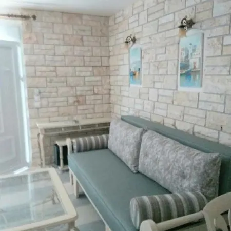 Vakantiehuis χαλκιδικη 10μ. μπροστα στη θαλασσα του πολυχρονου