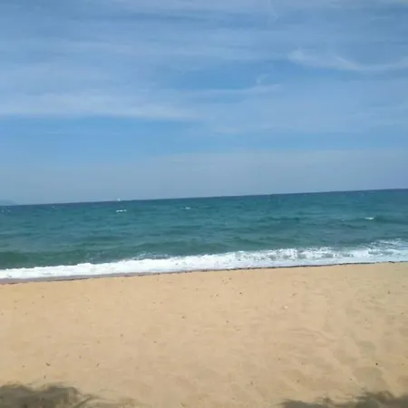 Vakantiehuis χαλκιδικη 10μ. μπροστα στη θαλασσα του πολυχρονου Polychrono