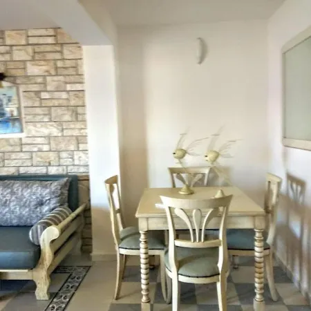 Vakantiehuis χαλκιδικη 10μ. μπροστα στη θαλασσα του πολυχρονου Polychrono